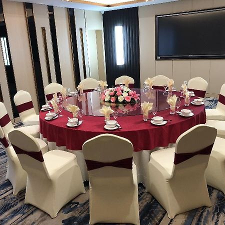 Holiday Inn Express Chengdu Tianhe Exterior foto